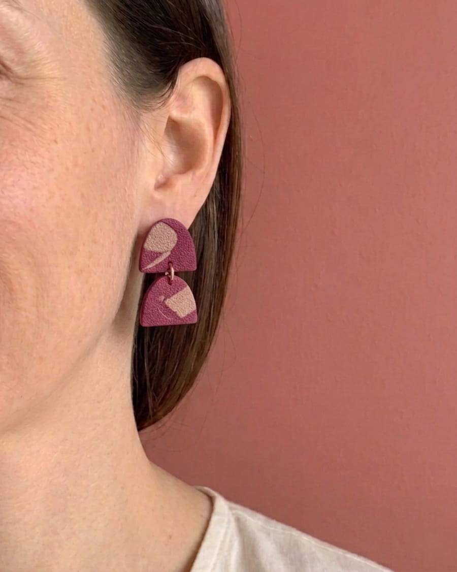 Boucles d'oreilles double arche - Grenat et moka – Image 3