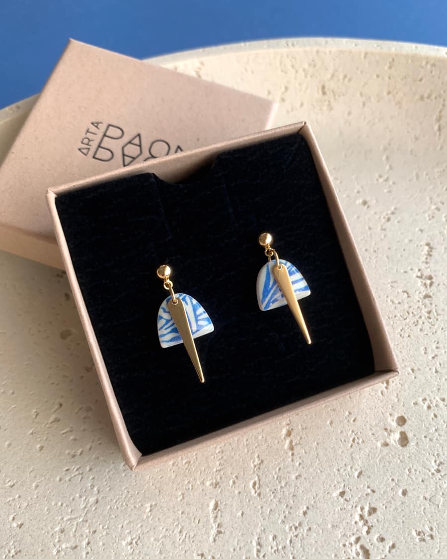 Boucles d'oreilles bleu motif feuillage