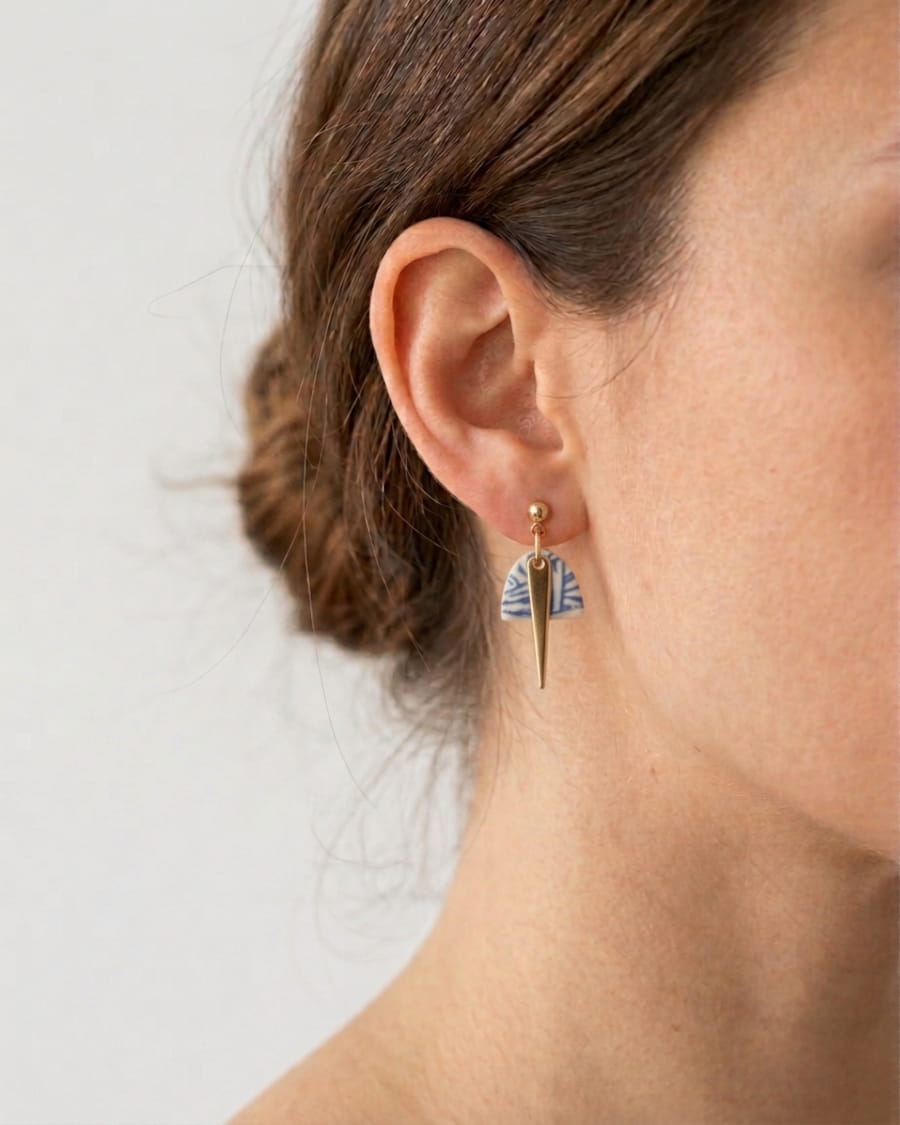 Boucles d'oreilles bleu motif feuillage