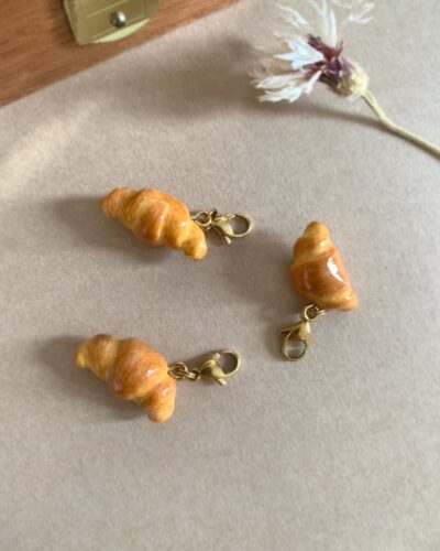 Charm Croissant fait main avec mousqueton en acier