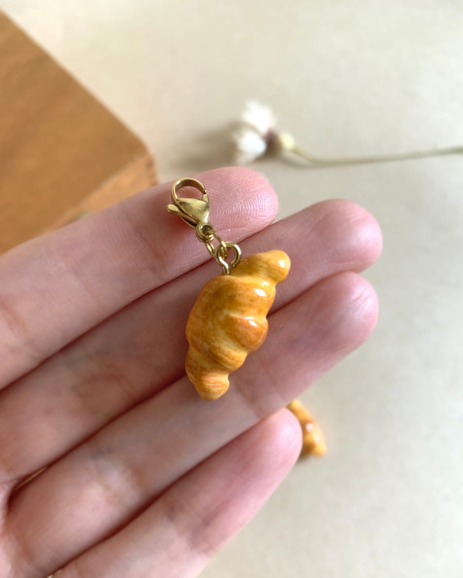 Charm Croissant fait main avec mousqueton en acier