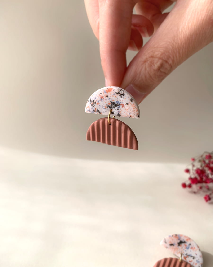 Boucles d'oreilles double demi-lune - Confettis rose terracotta – Image 2